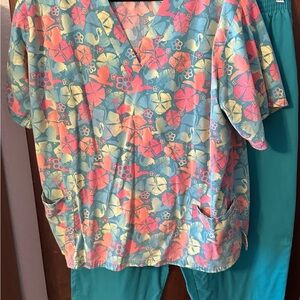Uniform Advantage Floral Scrub Set - Coral and Teal